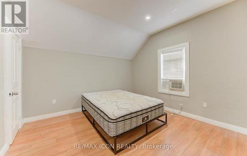 138 Courtland Avenue E, Kitchener, ON - Indoor Photo Showing Bedroom