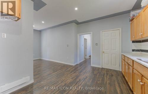 138 Courtland Avenue E, Kitchener, ON - Indoor Photo Showing Kitchen