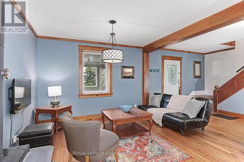 5576 Concession Rd 6, Clearview, ON - Indoor Photo Showing Living Room