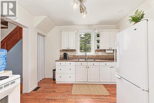 5576 Concession Rd 6, Clearview, ON - Indoor Photo Showing Kitchen With Double Sink