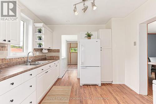 5576 Concession Rd 6, Clearview, ON - Indoor Photo Showing Kitchen With Double Sink
