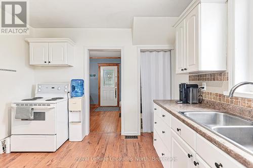 5576 Concession Rd 6, Clearview, ON - Indoor Photo Showing Kitchen With Double Sink