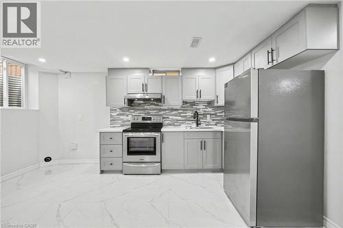 24 Derby Drive, Caledonia, ON - Indoor Photo Showing Kitchen With Upgraded Kitchen