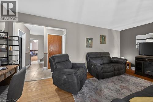 419 East 42Nd Street, Hamilton, ON - Indoor Photo Showing Living Room