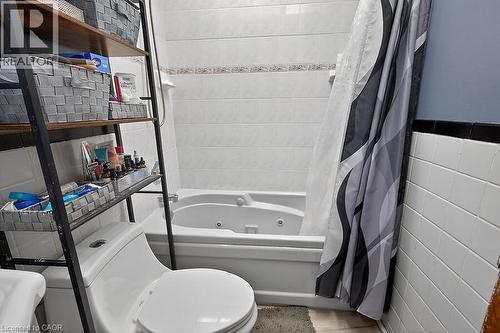 419 East 42Nd Street, Hamilton, ON - Indoor Photo Showing Bathroom