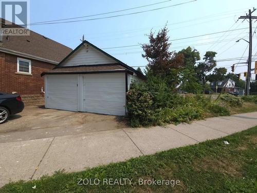 1504 King Street E, Hamilton, ON - Outdoor