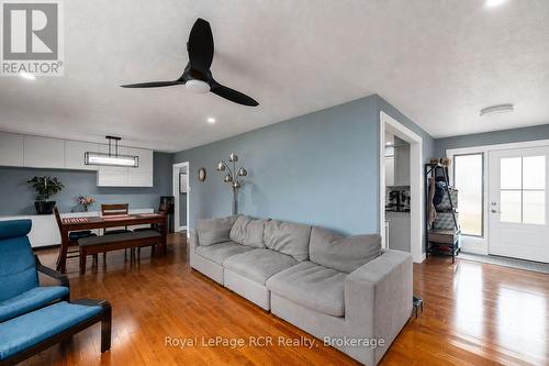 500 Main Street E, Southgate, ON - Indoor Photo Showing Living Room