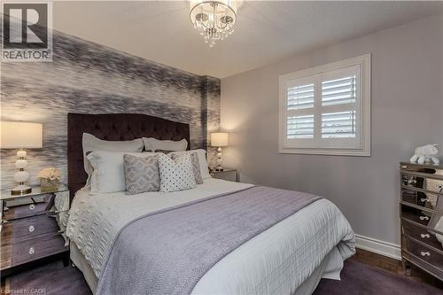 3199 Desmond Drive, Burlington, ON - Indoor Photo Showing Bedroom