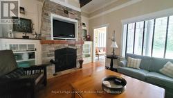 VILLA 5  WEEK 2 - 1020 BIRCH GLEN ROAD Lake Of Bays (Mclean), ON P0B 1A0