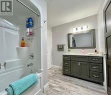 Main 4 pc bath - 