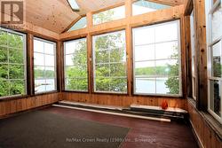 Lakeside Cabana/Bunkie w/hydro & shower - 
