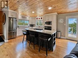 Kitchen w/Quartz countertops & BI applicances - 