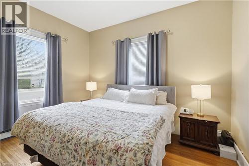 114 Grand Avenue S, Cambridge, ON - Indoor Photo Showing Bedroom