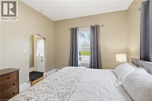 114 Grand Avenue S, Cambridge, ON - Indoor Photo Showing Bedroom