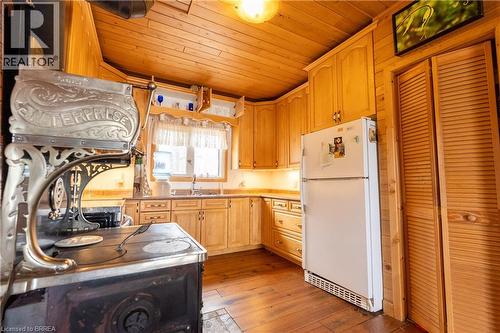 344 Perry Avenue, Killarney, ON - Indoor Photo Showing Kitchen