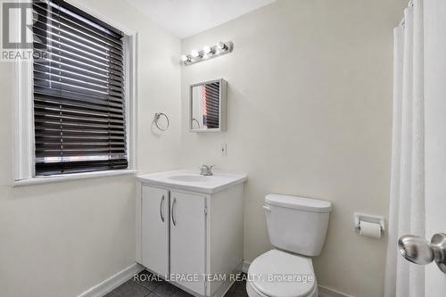 8 Lewis Street, Ottawa, ON - Indoor Photo Showing Bathroom
