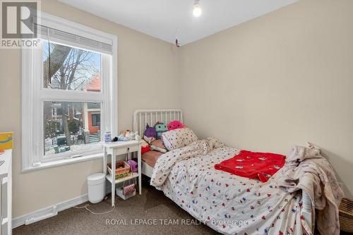 8 Lewis Street, Ottawa, ON - Indoor Photo Showing Bedroom