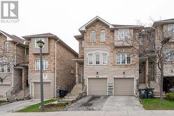 30 - 28 SHINING STAR CRESCENT Toronto, ON M6M 5L6