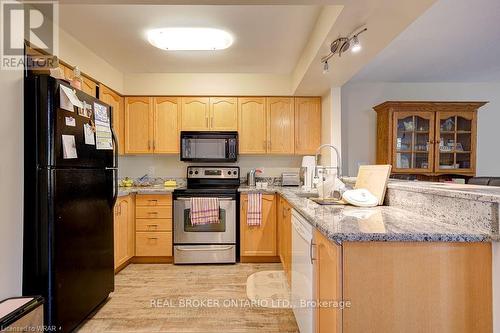 555 Mariner Drive, Waterloo, ON - Indoor Photo Showing Kitchen