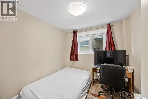 350 Marlatte Street, Saskatoon, SK - Indoor Photo Showing Bedroom