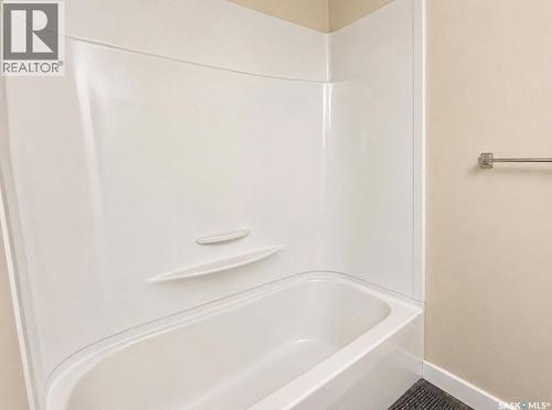 350 Marlatte Street, Saskatoon, SK - Indoor Photo Showing Bathroom
