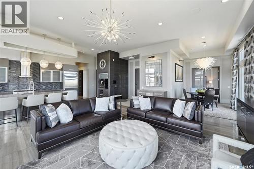 702 922 Broadway Avenue, Saskatoon, SK - Indoor Photo Showing Living Room
