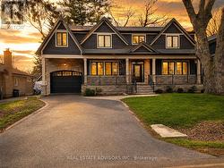 428 MAPLEHURST AVENUE Oakville, ON L6L 4Y7