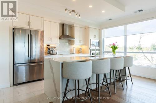 514 - 1200 Commissioners Road W, London South (South B), ON - Indoor Photo Showing Kitchen With Upgraded Kitchen
