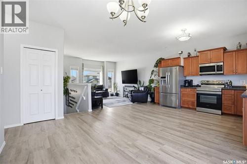 330 Player Crescent, Warman, SK - Indoor Photo Showing Kitchen
