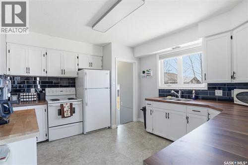 910 P Avenue, Perdue, SK - Indoor Photo Showing Kitchen With Double Sink