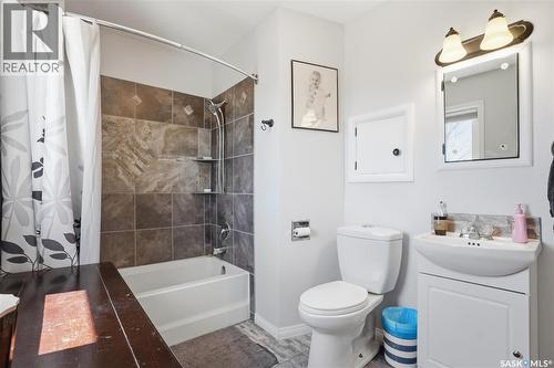910 P Avenue, Perdue, SK - Indoor Photo Showing Bathroom
