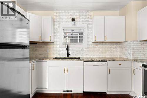 3260 Angus Street, Regina, SK - Indoor Photo Showing Kitchen With Upgraded Kitchen