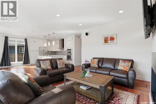 323 Atton Crescent, Saskatoon, SK - Indoor Photo Showing Living Room