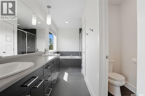 323 Atton Crescent, Saskatoon, SK - Indoor Photo Showing Bathroom