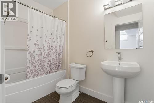 323 Atton Crescent, Saskatoon, SK - Indoor Photo Showing Bathroom
