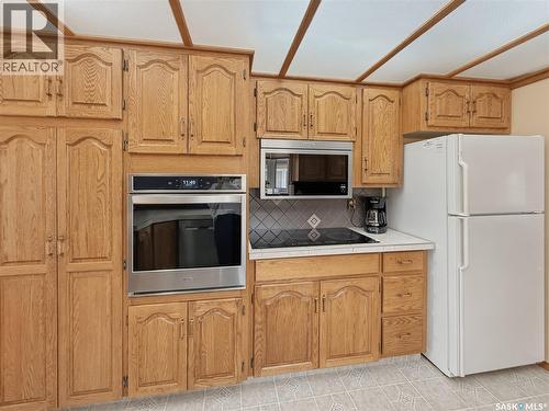 412 Curry Crescent, Swift Current, SK - Indoor Photo Showing Kitchen