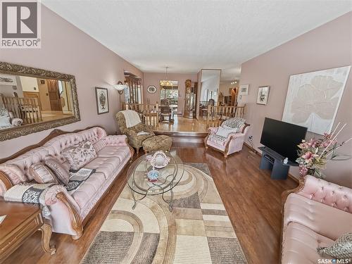 412 Curry Crescent, Swift Current, SK - Indoor Photo Showing Living Room