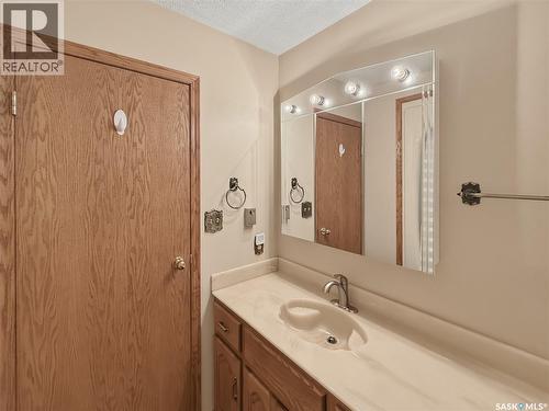 412 Curry Crescent, Swift Current, SK - Indoor Photo Showing Bathroom
