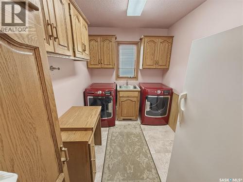 412 Curry Crescent, Swift Current, SK - Indoor Photo Showing Laundry Room