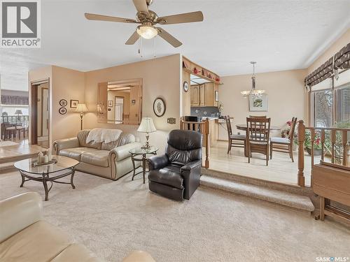412 Curry Crescent, Swift Current, SK - Indoor Photo Showing Living Room