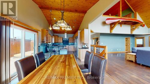 31 Paradise Boulevard, Ramara, ON - Indoor Photo Showing Dining Room