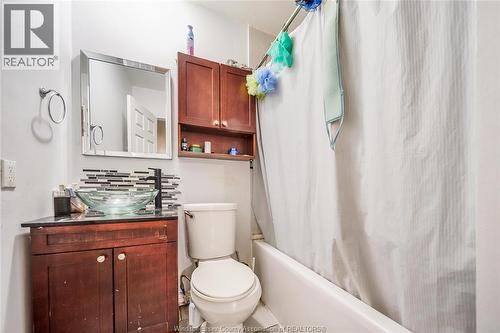 961 Curry Avenue, Windsor, ON - Indoor Photo Showing Bathroom