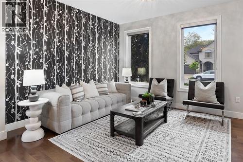 1335 Maple, Lasalle, ON - Indoor Photo Showing Living Room