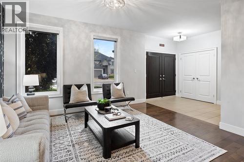 1335 Maple, Lasalle, ON - Indoor Photo Showing Living Room