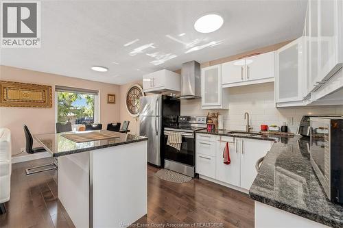 9978 Forest Glade Court Unit# 5, Windsor, ON - Indoor Photo Showing Kitchen