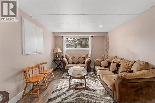 9978 Forest Glade Court Unit# 5, Windsor, ON - Indoor Photo Showing Living Room