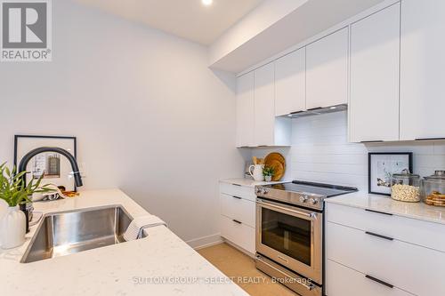 151 - 1965 Upperpoint Gate, London South (South B), ON - Indoor Photo Showing Kitchen With Double Sink