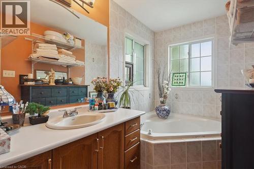 5224 Thornburn Drive, Burlington, ON - Indoor Photo Showing Bathroom