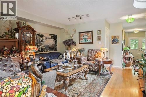 5224 Thornburn Drive, Burlington, ON - Indoor Photo Showing Living Room