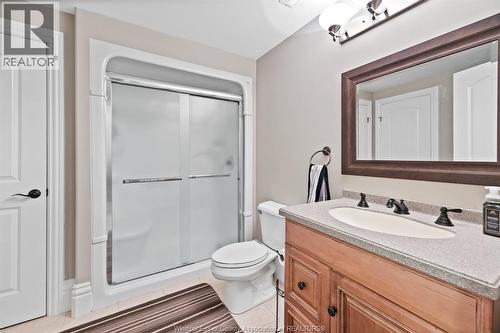 1265 Maple, Lasalle, ON - Indoor Photo Showing Bathroom